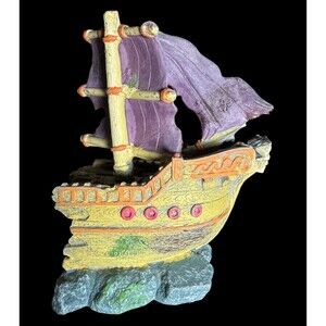 Aquarium Fish Tank Sucken Ship Decor Shipwreck Sails Resin 3 x 5 x 6.75 used